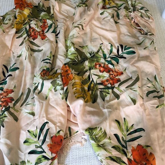 Women’s New York & Co Shaw   - Picture 3 of 5